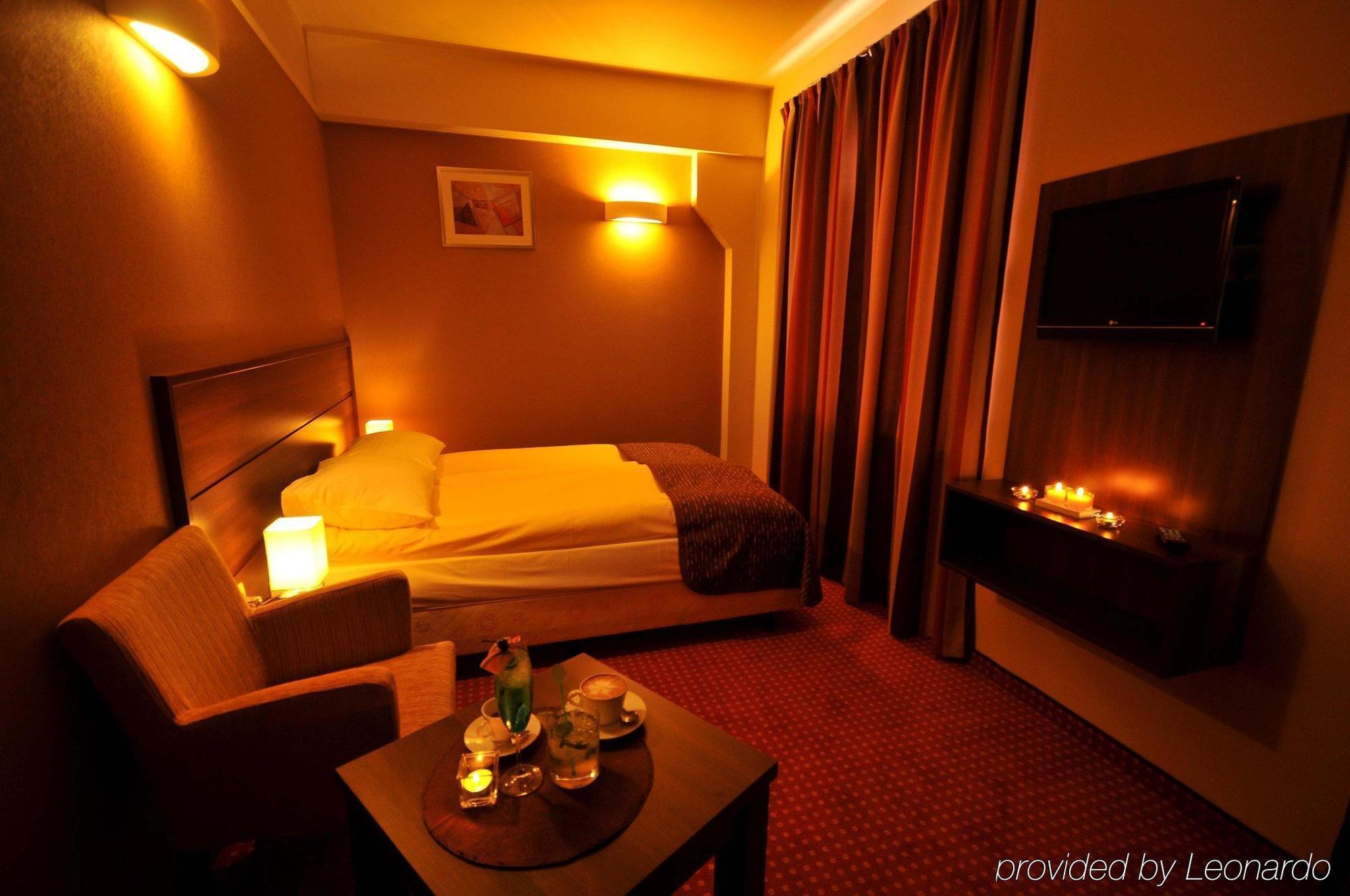 Hotel Teczowy Mlyn Kielce Quarto foto